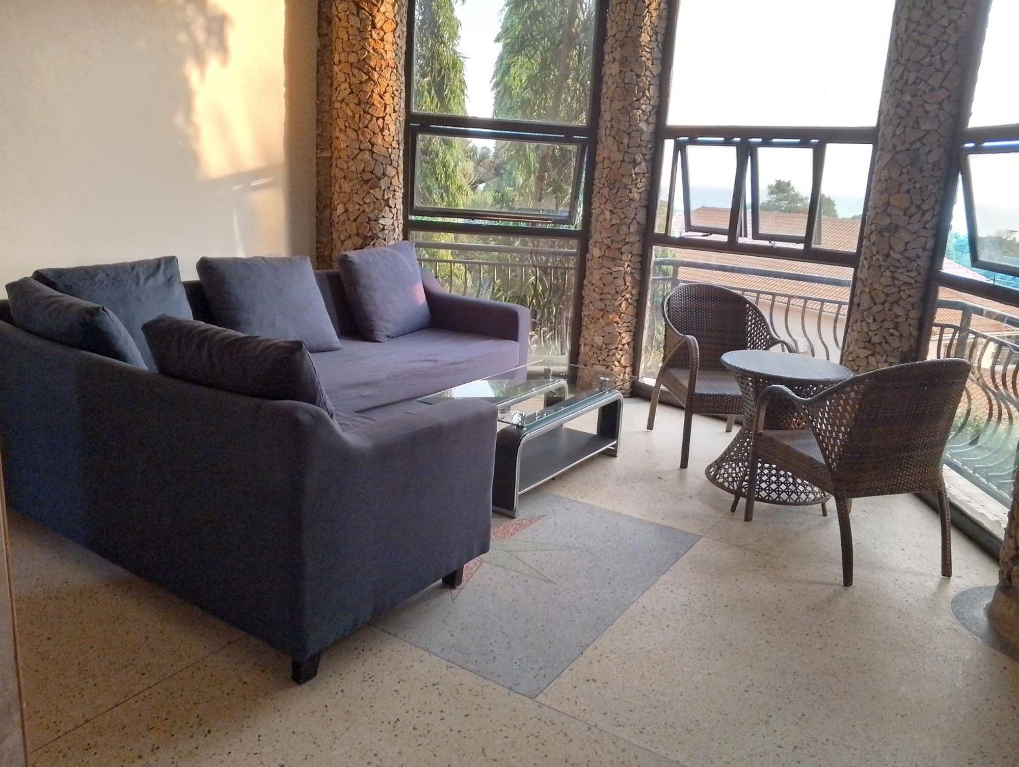 Discovery Courts Hotel Entebbe Exterior photo